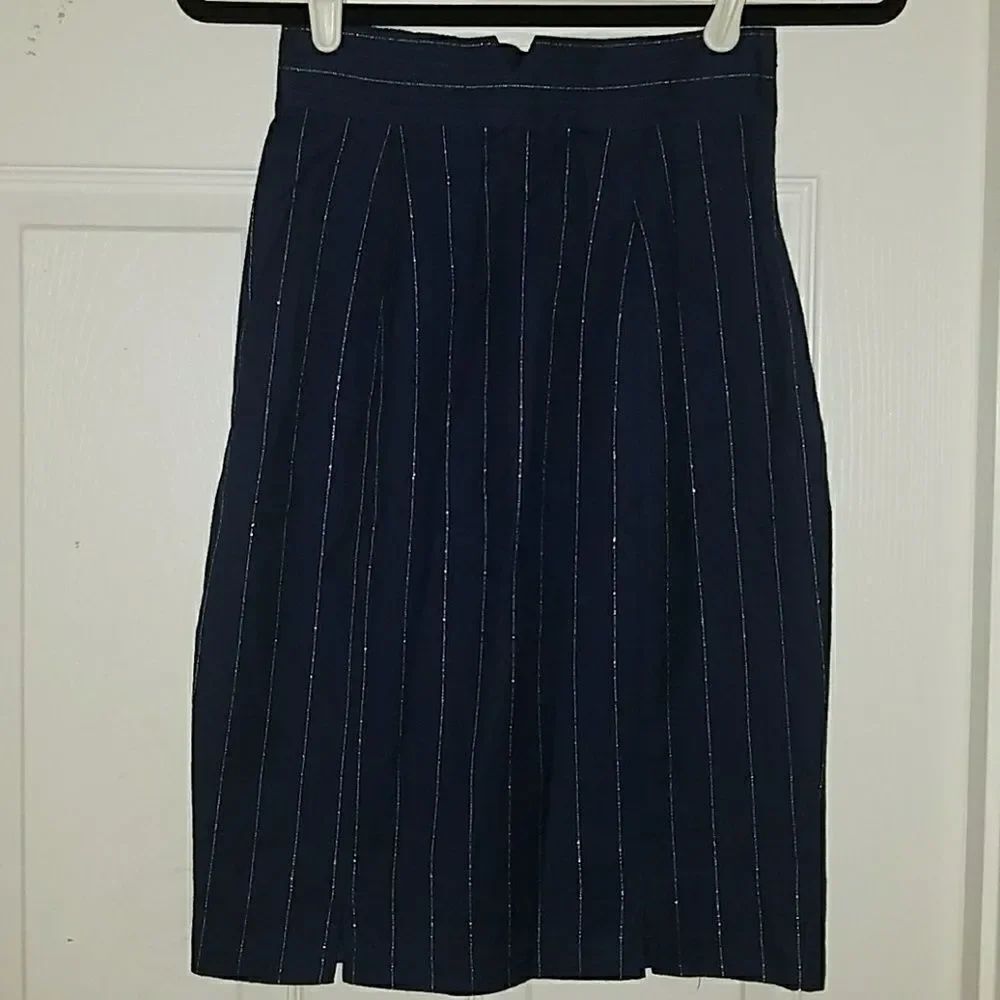 Memphis navy silver pinstriped skirt Sz. S NWT